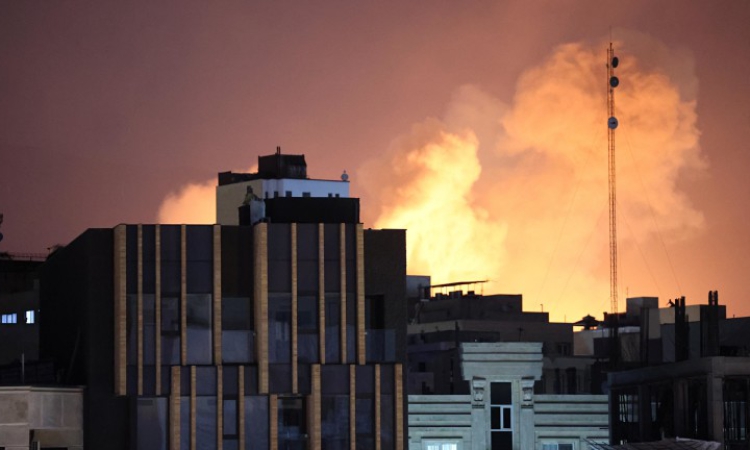 Иранска ракета удари голяма петролна рафинерия в Бахрейн